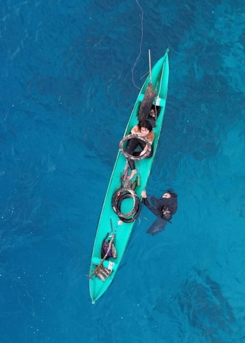 Kegiatan Bersih Sampah Laut oleh Team Fandensangia Komunitas Konservasi Wakatobi