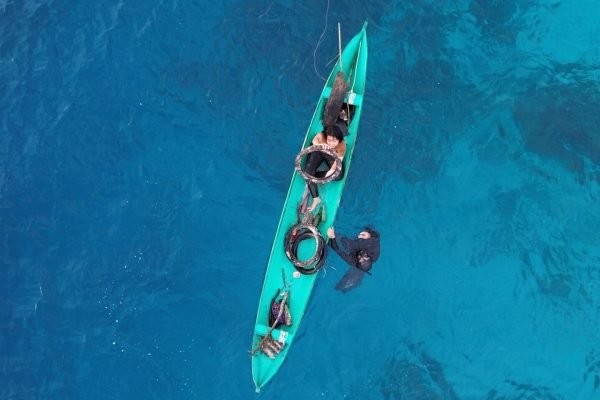 Kegiatan Bersih Sampah Laut oleh Team Fandensangia Komunitas Konservasi Wakatobi